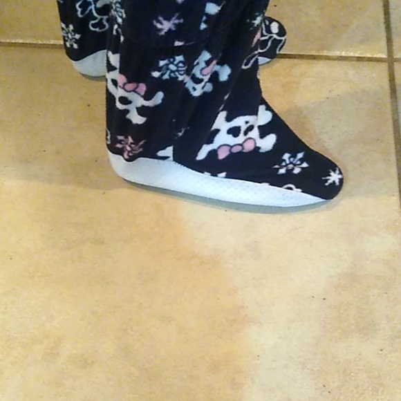 Katnap Black with Skulls with Bows Onzie - Picture 6 of 12